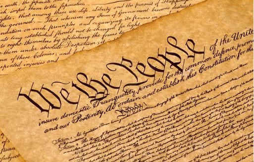 Het eerste amendement op de Amerikaanse grondwet: betekenis, feiten en mythen
