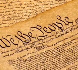 Първата поправка на Конституцията на САЩ: Значение, факти и митове