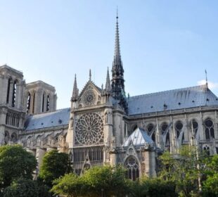 巴黎圣母院：历史、2019 年 XNUMX 月火灾、修复和重要事实