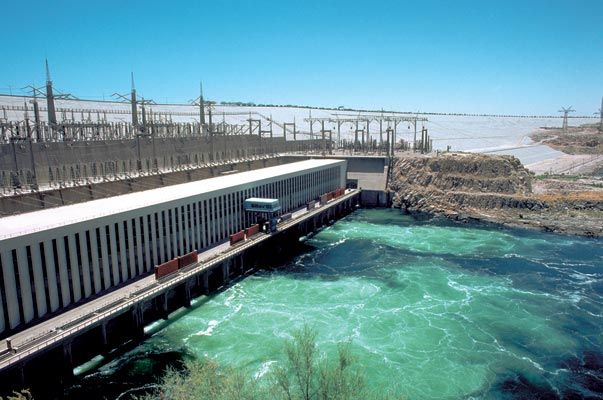 Assuan-Staudamm am Nil