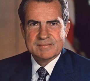 Una cronología de la vida y la presidencia de Richard Nixon