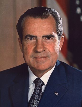 Uma linha do tempo da vida e da presidência de Richard Nixon