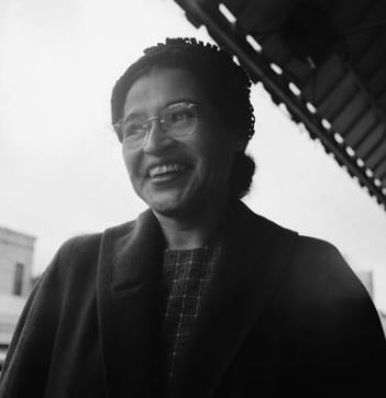 Rosa Parks: la madre del movimiento moderno por los derechos civiles