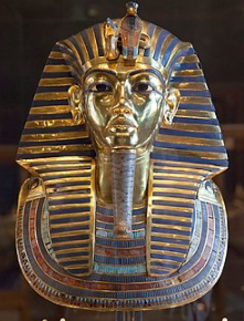 Златната погребална маска на Тутанкамон