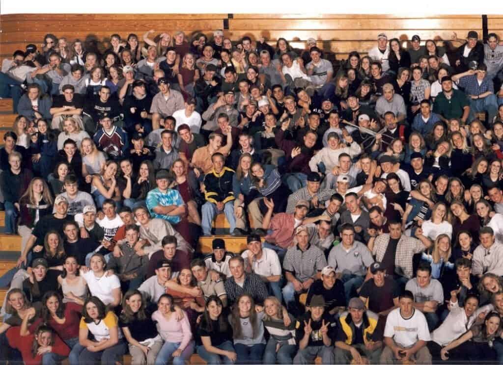 Foto van Columbine High School Class uit 1999. Normale foto's met horrorverhalen.