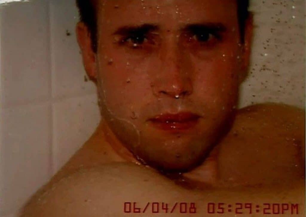 Travis Alexander werd gefilmd onder de douche. Normale foto's met horrorverhalen