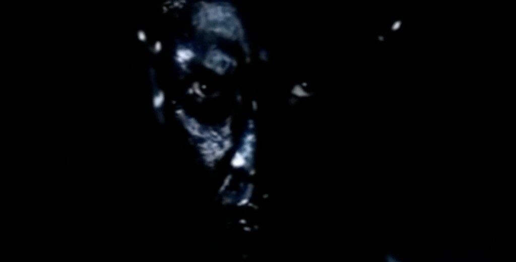 لقطة ثابتة من فيديو Orang Minyak لعام 2007.