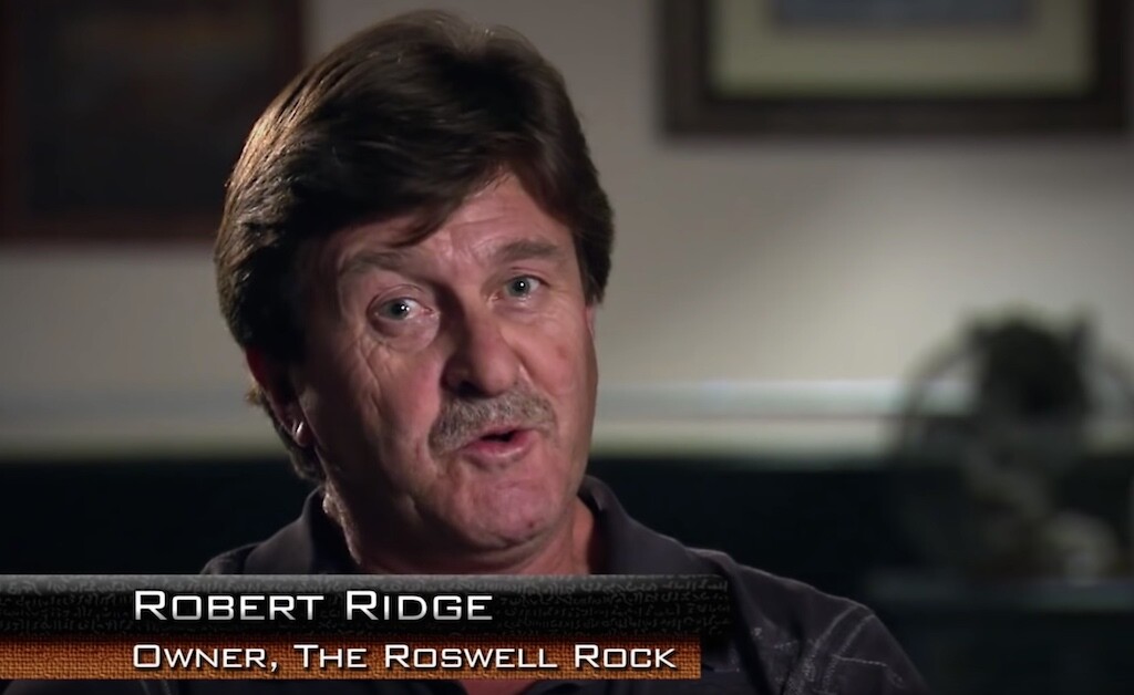 Robert Ridge scopre la Roswell Rock.