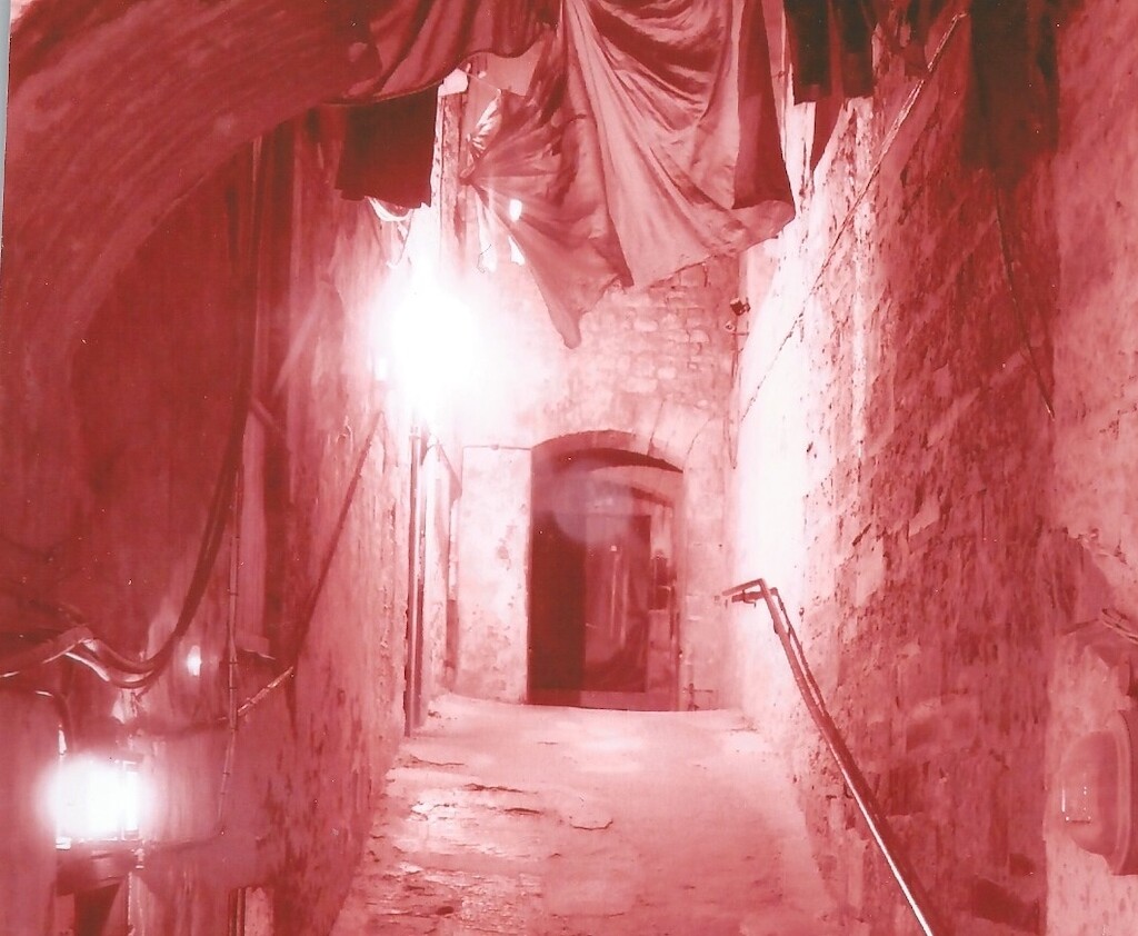Мери Кингс Клоуз е чудесен пример за това какво се крие под земята в Единбург.