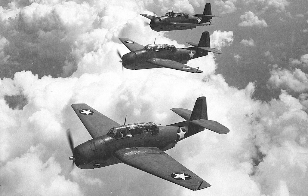 Diversi aerei Grumman TBF-1 Avenger della Escort Reconnaissance Squadron 29 (VGS-29), con sede a Norfolk, Virginia, nel 1942.