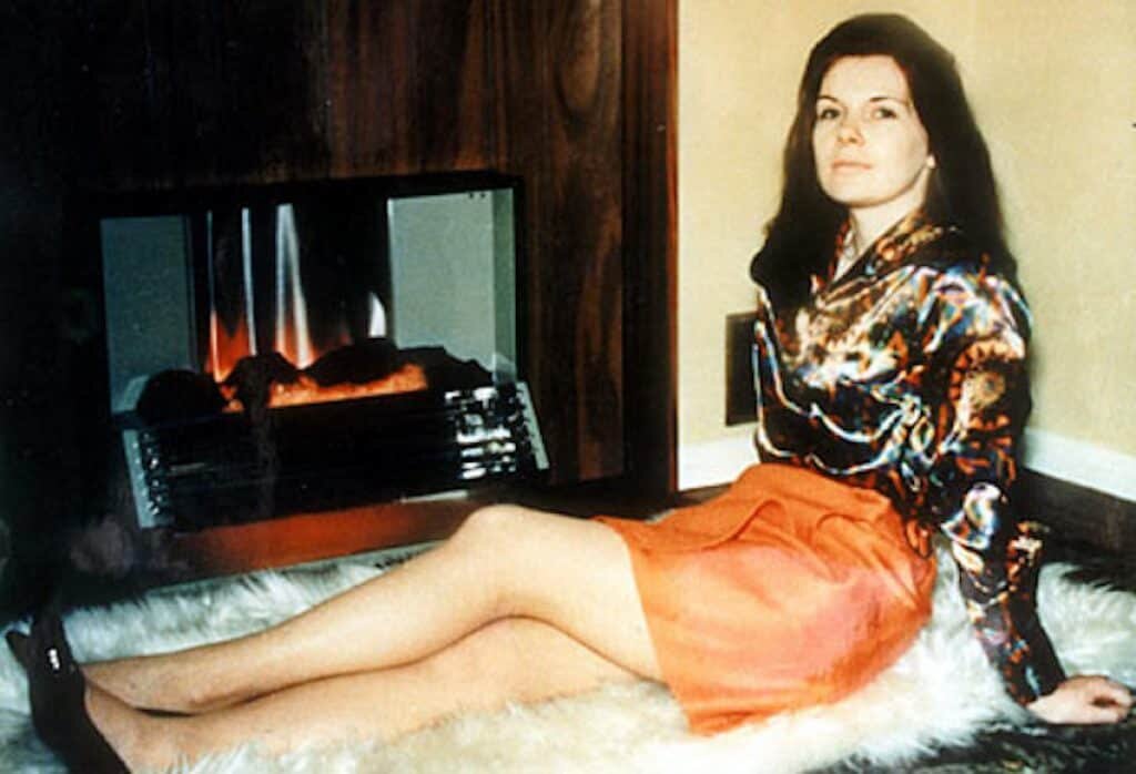 ساندرا إليانور ريفيت، مربية اللورد والسيدة لوكان، طعنت حتى الموت في عام 1974.