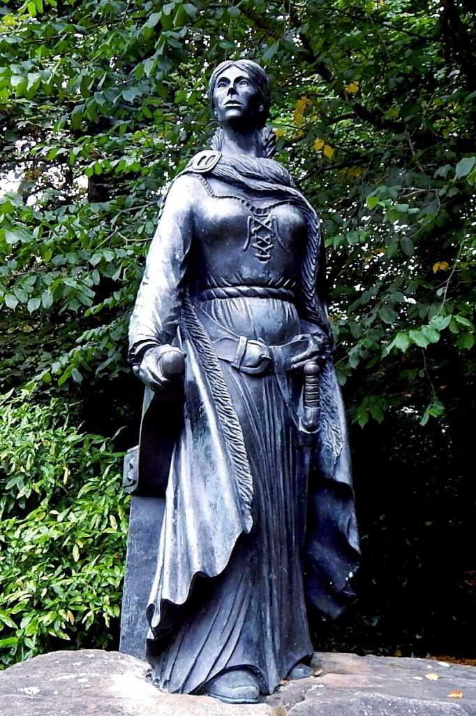 Статуя на Grainne Mhaol Ni Mhaille в Westport House, Co. Mayo, Ирландия. 
