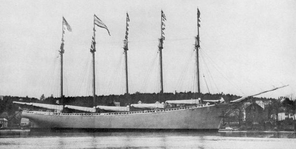 O navio Carroll A. Deering