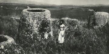 Равнината на бурканите: Древните погребални съдове и гробища